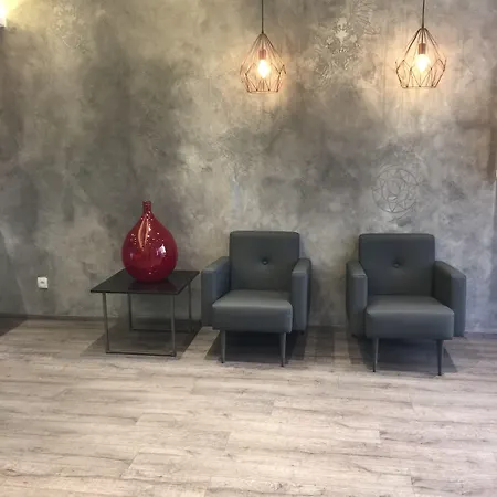 Отель Transit *