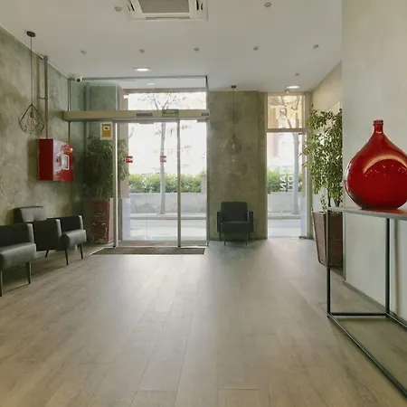 Отель Transit *