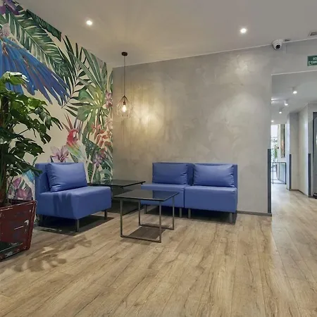 Отель Transit *