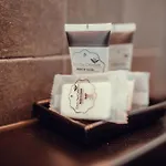 Transit Hotel *