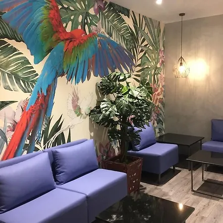 Transit Hotel *