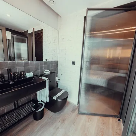 Transit Ξενοδοχείο *