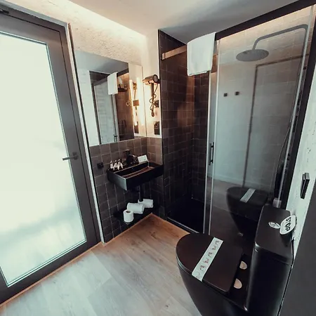 Ξενοδοχείο Transit *