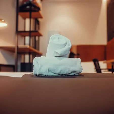 Transit Hotel *